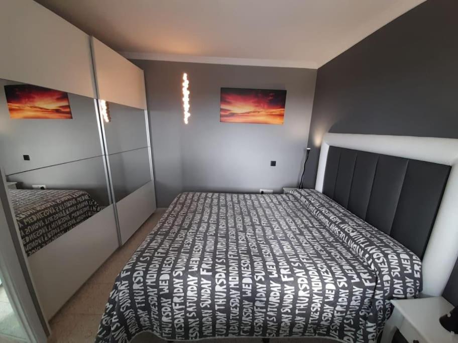 Traumhafte Wohnung Mit Panoramablick Und Pool プラヤ・デル・イングレス エクステリア 写真